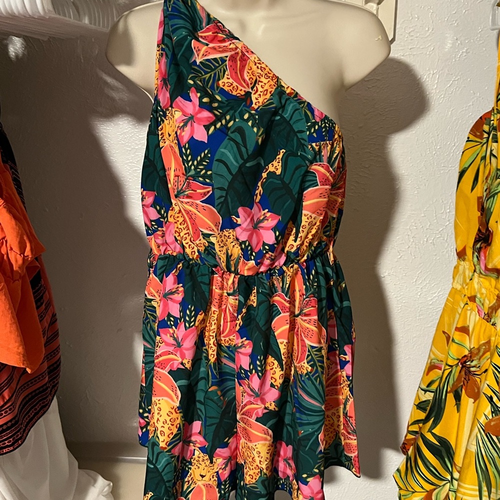 Romper - Picture 2 of 4